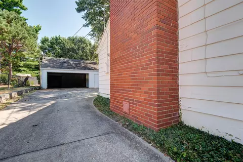 Exterior - 1530 S Delaware Ave, Springfield, MO 65804 photo 5 of 9