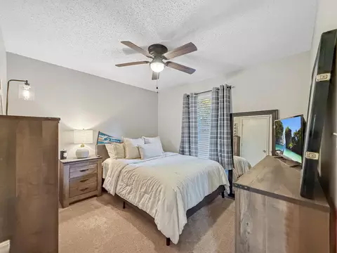Bedroom - 1185 W Grayrock Dr, Springfield, MO 65810 photo 2 of 4