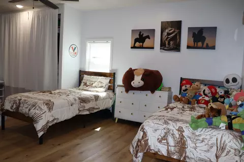 Bedroom - 279 Castlegate Dr, Seymour, MO 65746 photo 3 of 4