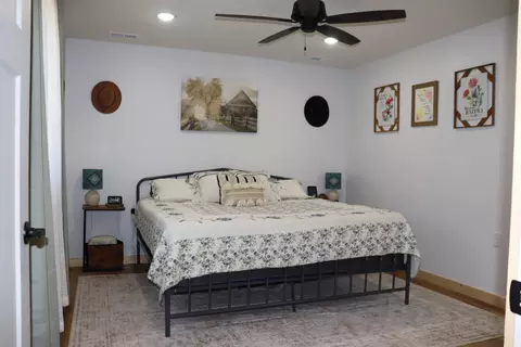 Bedroom - 279 Castlegate Dr, Seymour, MO 65746 photo 1 of 4