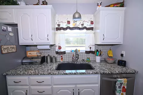 Kitchen - 15562 E Kaw Rapids Rd, Nevada, MO 64772 photo 3 of 3