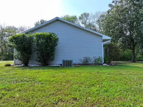 Exterior - 15562 E Kaw Rapids Rd, Nevada, MO 64772 photo 2 of 7