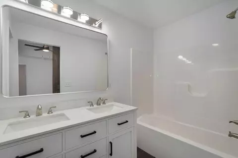 Bath - 746 N Brown Ave, Springfield, MO 65802 photo 1 of 2