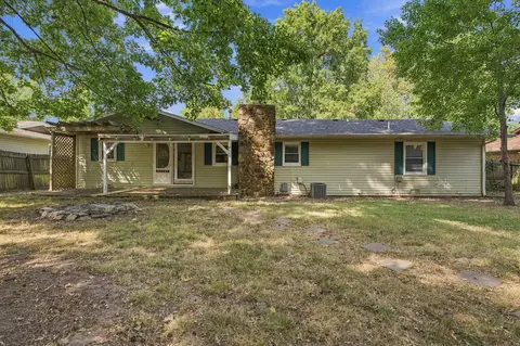 Exterior - 3012 W Countryside Dr, Springfield, MO 65807 photo 6 of 8