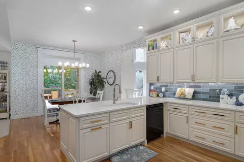 Kitchen - 4294 E Berkeley St, Springfield, MO 65809 photo 7 of 8