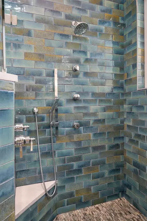 Bath - 4294 E Berkeley St, Springfield, MO 65809 photo 3 of 12