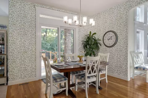 Dining - 4294 E Berkeley St, Springfield, MO 65809 photo 3 of 4