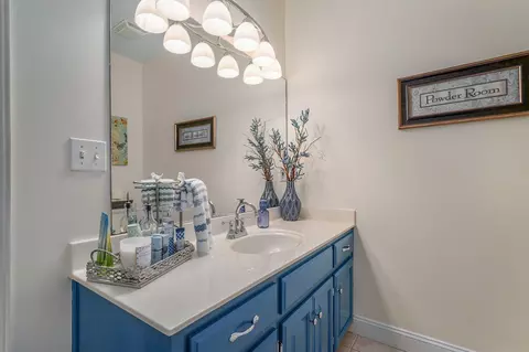 Bath - 4294 E Berkeley St, Springfield, MO 65809 photo 11 of 12