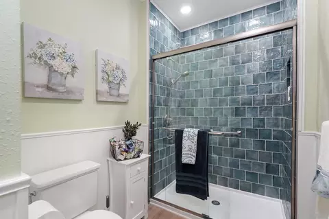 Bath - 4294 E Berkeley St, Springfield, MO 65809 photo 8 of 12