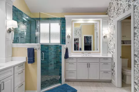 Bath - 4294 E Berkeley St, Springfield, MO 65809 photo 2 of 12