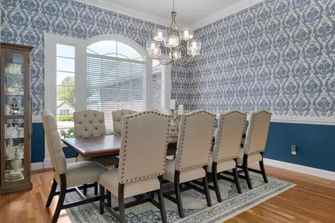 Dining - 4294 E Berkeley St, Springfield, MO 65809 photo 2 of 4