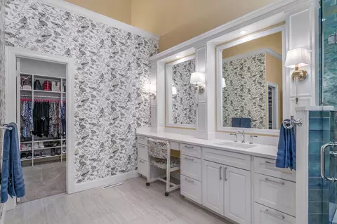 Bath - 4294 E Berkeley St, Springfield, MO 65809 photo 5 of 12