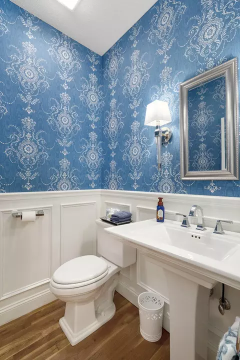 Bath - 4294 E Berkeley St, Springfield, MO 65809 photo 10 of 12