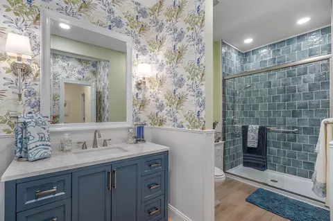Bath - 4294 E Berkeley St, Springfield, MO 65809 photo 6 of 12