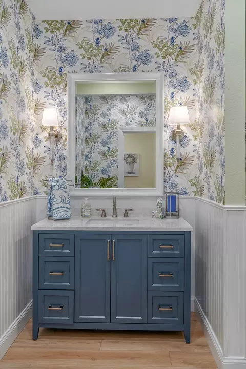 Bath - 4294 E Berkeley St, Springfield, MO 65809 photo 7 of 12