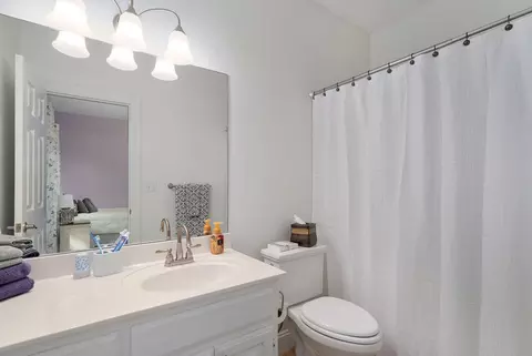 Bath - 4294 E Berkeley St, Springfield, MO 65809 photo 9 of 12