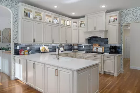 Kitchen - 4294 E Berkeley St, Springfield, MO 65809 photo 1 of 8