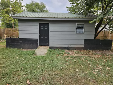 Exterior - 292 S Oak Ave, Sparta, MO 65753 photo 4 of 9
