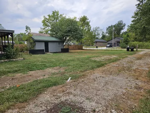 Exterior - 292 S Oak Ave, Sparta, MO 65753 photo 8 of 9