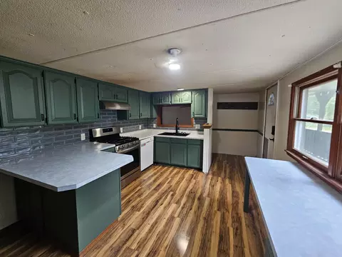 Kitchen - 292 S Oak Ave, Sparta, MO 65753 photo 1 of 4