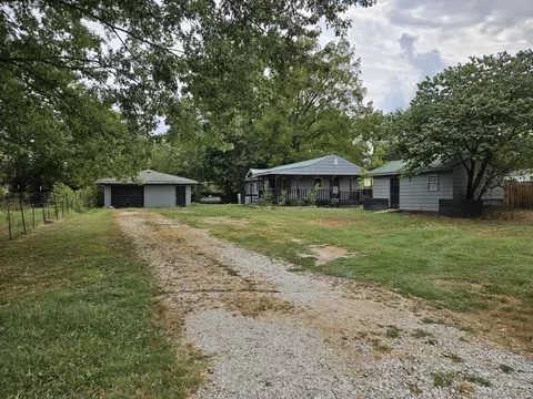 Exterior - 292 S Oak Ave, Sparta, MO 65753 photo 3 of 9