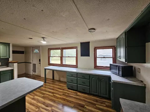 Kitchen - 292 S Oak Ave, Sparta, MO 65753 photo 2 of 4