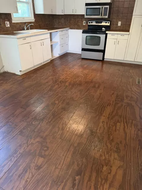 Kitchen - 310 E 4th St, Mountain View, MO 65548 photo 1 of 5