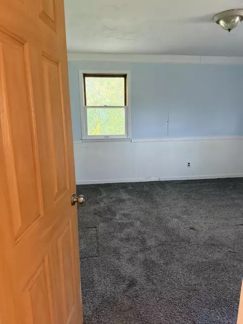Bedroom - 310 E 4th St, Mountain View, MO 65548 photo 4 of 8
