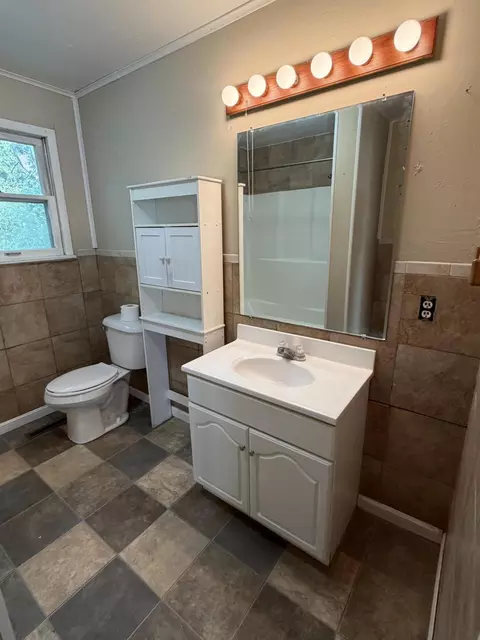 Bath - 310 E 4th St, Mountain View, MO 65548 photo 1 of 4