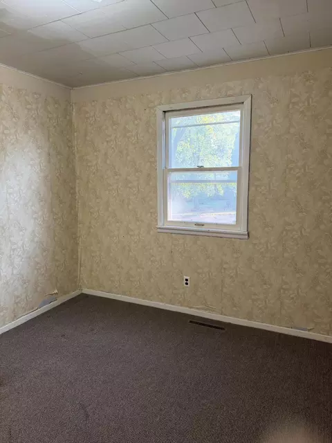 Bedroom - 310 E 4th St, Mountain View, MO 65548 photo 3 of 8