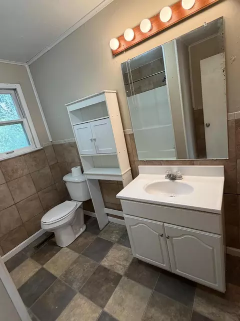 Bath - 310 E 4th St, Mountain View, MO 65548 photo 3 of 4