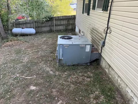 Exterior - 310 E 4th St, Mountain View, MO 65548 photo 7 of 12