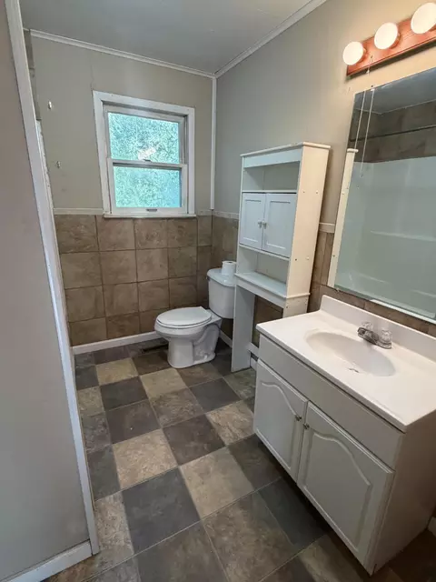 Bath - 310 E 4th St, Mountain View, MO 65548 photo 2 of 4