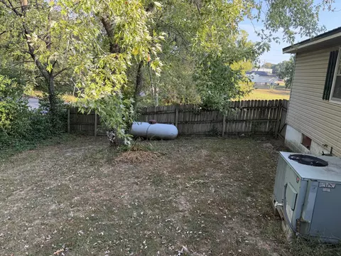 Exterior - 310 E 4th St, Mountain View, MO 65548 photo 5 of 12