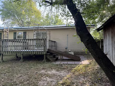 Exterior - 310 E 4th St, Mountain View, MO 65548 photo 6 of 12