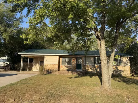 Exterior - 310 E 4th St, Mountain View, MO 65548 photo 4 of 12