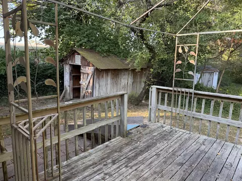 Exterior - 310 E 4th St, Mountain View, MO 65548 photo 8 of 12