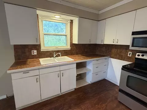 Kitchen - 310 E 4th St, Mountain View, MO 65548 photo 2 of 5