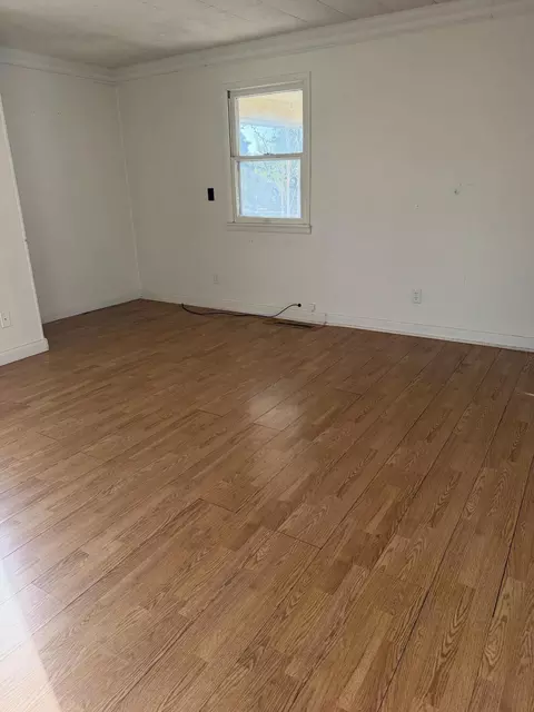 Living - 310 E 4th St, Mountain View, MO 65548 photo 2 of 3