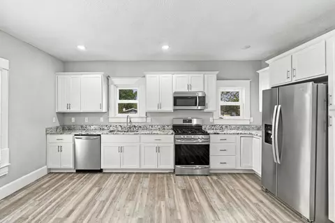 Kitchen - 107 N Public Ave, Clever, MO 65631 photo 2 of 2