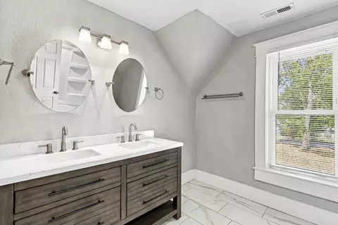 Bath - 107 N Public Ave, Clever, MO 65631 photo 3 of 3