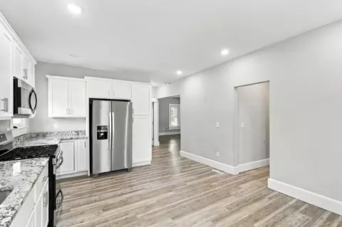 Entry Way - 107 N Public Ave, Clever, MO 65631 photo 2 of 3