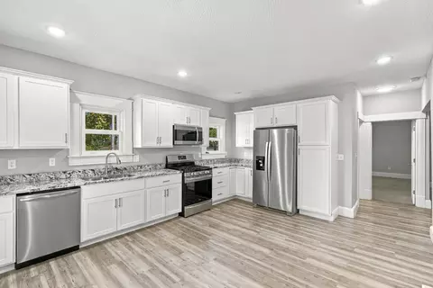 Entry Way - 107 N Public Ave, Clever, MO 65631 photo 1 of 3