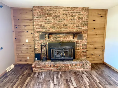 Living - 605 State Highway 76, Exeter, MO 65647 photo 2 of 4