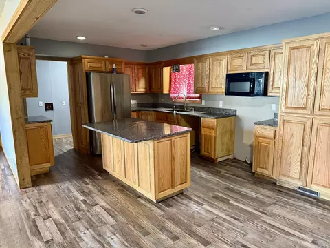 Kitchen - 605 State Highway 76, Exeter, MO 65647 photo 3 of 5