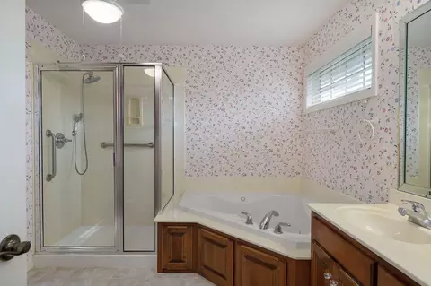 Bath - 736 N Allison St, Nixa, MO 65714 photo 3 of 5