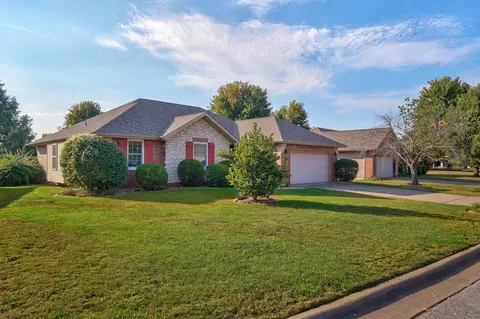 Exterior - 736 N Allison St, Nixa, MO 65714 photo 2 of 14