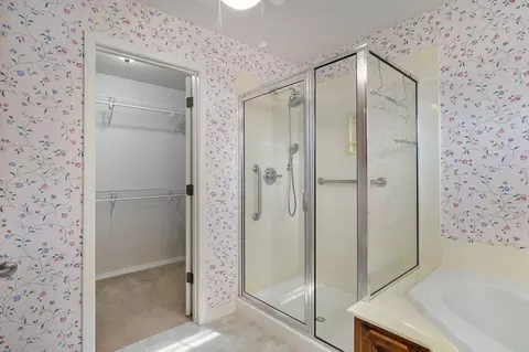 Bath - 736 N Allison St, Nixa, MO 65714 photo 2 of 5