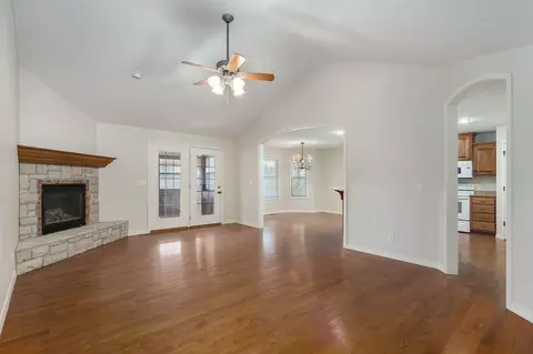 Living - 736 N Allison St, Nixa, MO 65714 photo 2 of 4