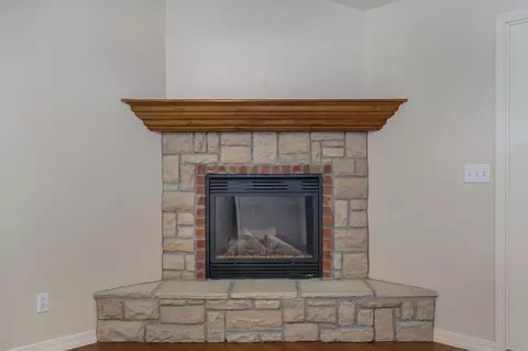 Living - 736 N Allison St, Nixa, MO 65714 photo 3 of 4